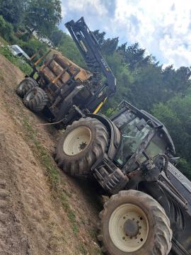 Bosbouwtrekker VALTRA T193 | Bosbouwtechniek | Houtbewerkingsmachines | KOMITrade s.r.o.