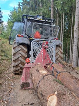 Bosbouwtrekker VALTRA T193 | Bosbouwtechniek | Houtbewerkingsmachines | KOMITrade s.r.o.
